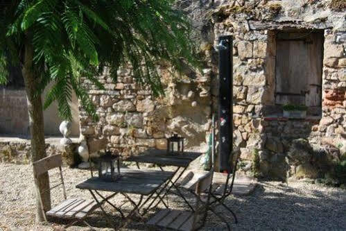La Maison Au Puits 2*